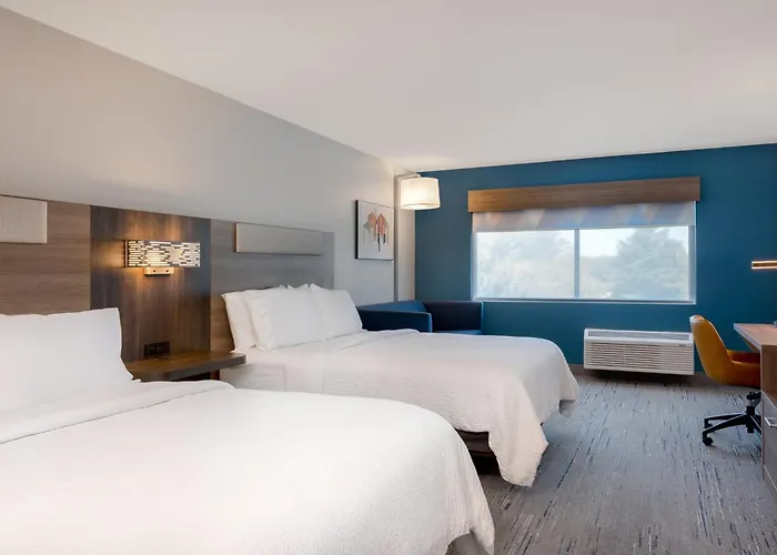 Отель Express & St Louis Area By Ihg