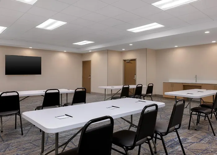 Отель Express & St Louis Area By Ihg 3*