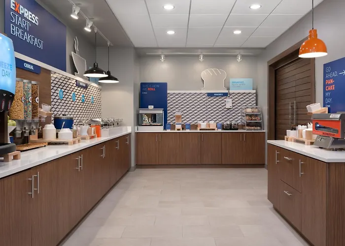 Отель Express & St Louis Area By Ihg 3*