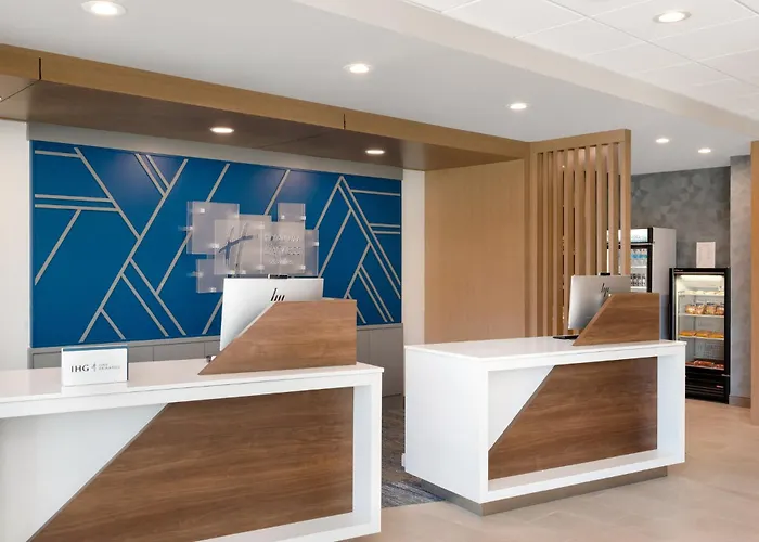 Express & St Louis Area By Ihg Отель 3*