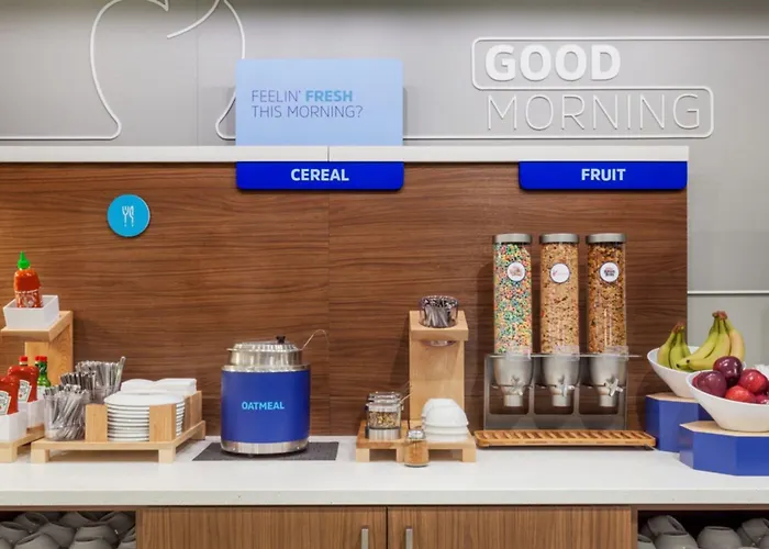 Отель Express & St Louis Area By Ihg 3*