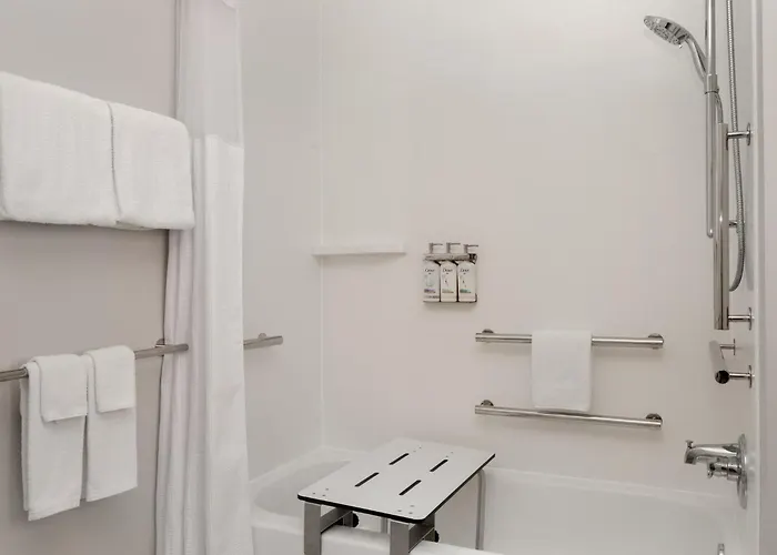 Express & St Louis Area By Ihg Отель Элтон