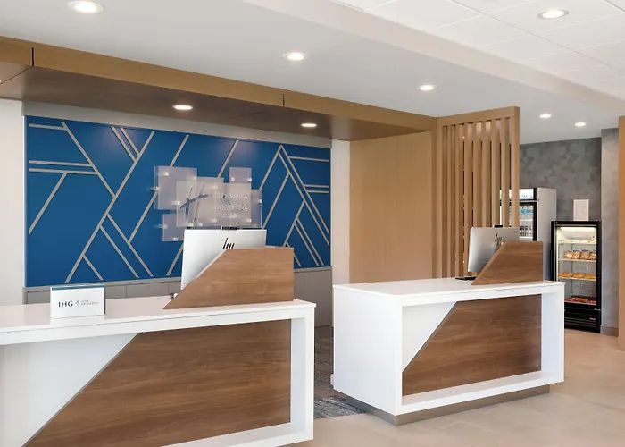Отель Express & St Louis Area By Ihg 3*
