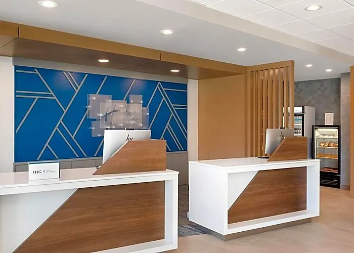 Hotel Express & St Louis Area By Ihg
